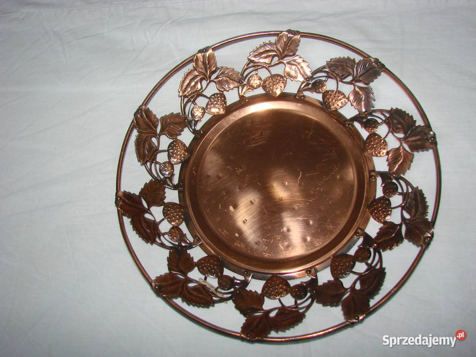talerz ozdobny z miedzi wzór poziomki PRL pomorskie Pruszcz Gdański
