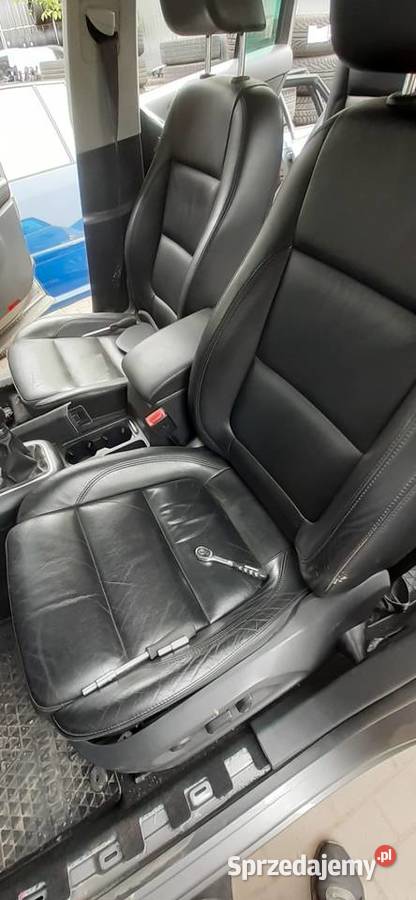 Podsufitka VW Tiguan fotele kanapy isofix Skóra Rok produkcji 2011 Nisko