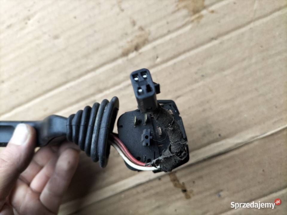 PRZEŁĄCZNIK WYCIERACZEK Zafira A Kamień-Kolonia