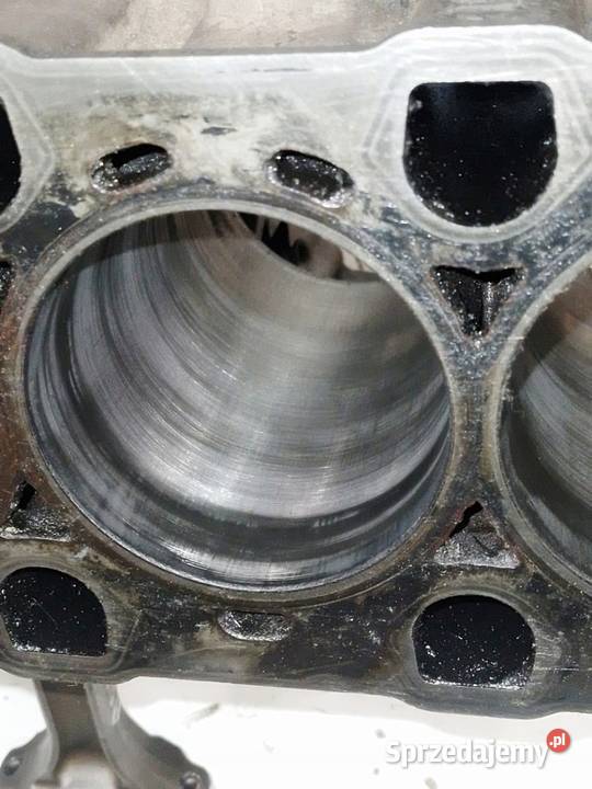 BLOK SILNIKA GOŁY HRC2724 25 TD DISCOVERY II osobowe