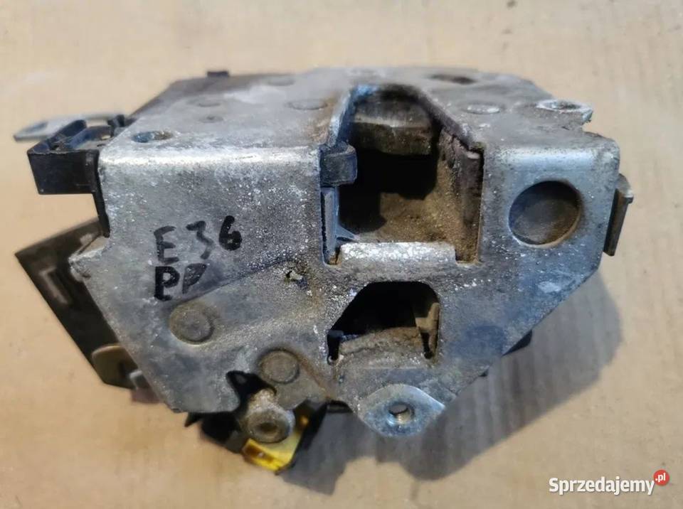 Zamek drzwi prawy przód BMW e36