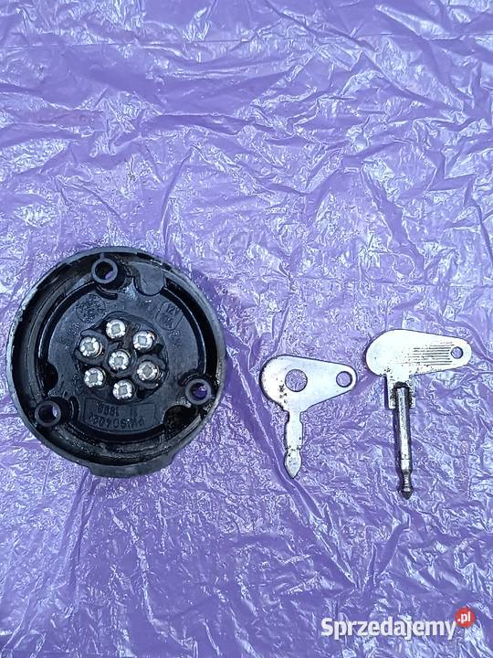 Gniazdo do przyczepy i kluczyki