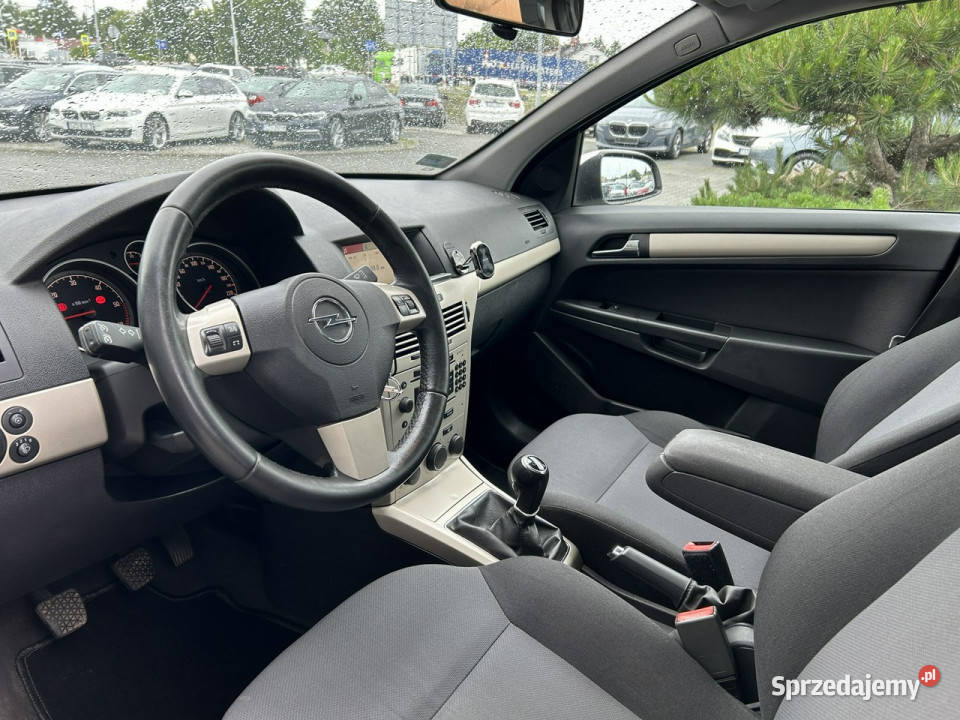 Opel Astra PDC tempomat multifunkcja navi Samochody osobowe
