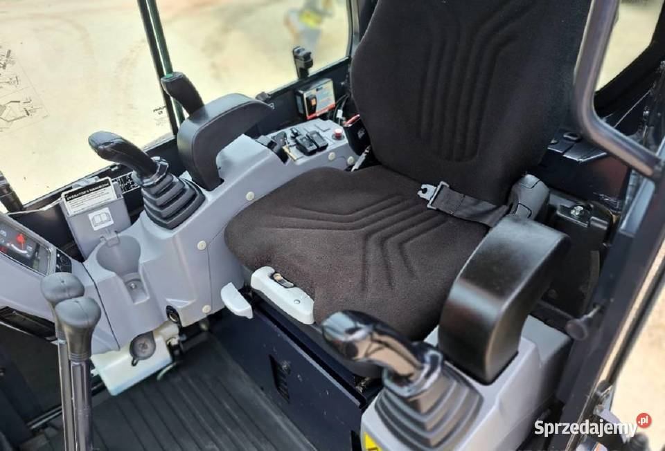 top maszyny koparka 2017 Kubota U274 Warszawa