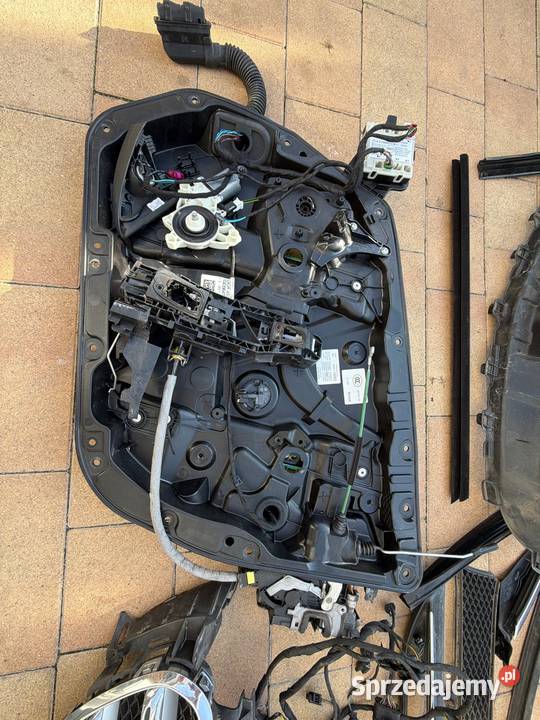 Sprzedam części widoczne na zdjęciu Mercedes W osobowe Atrapy