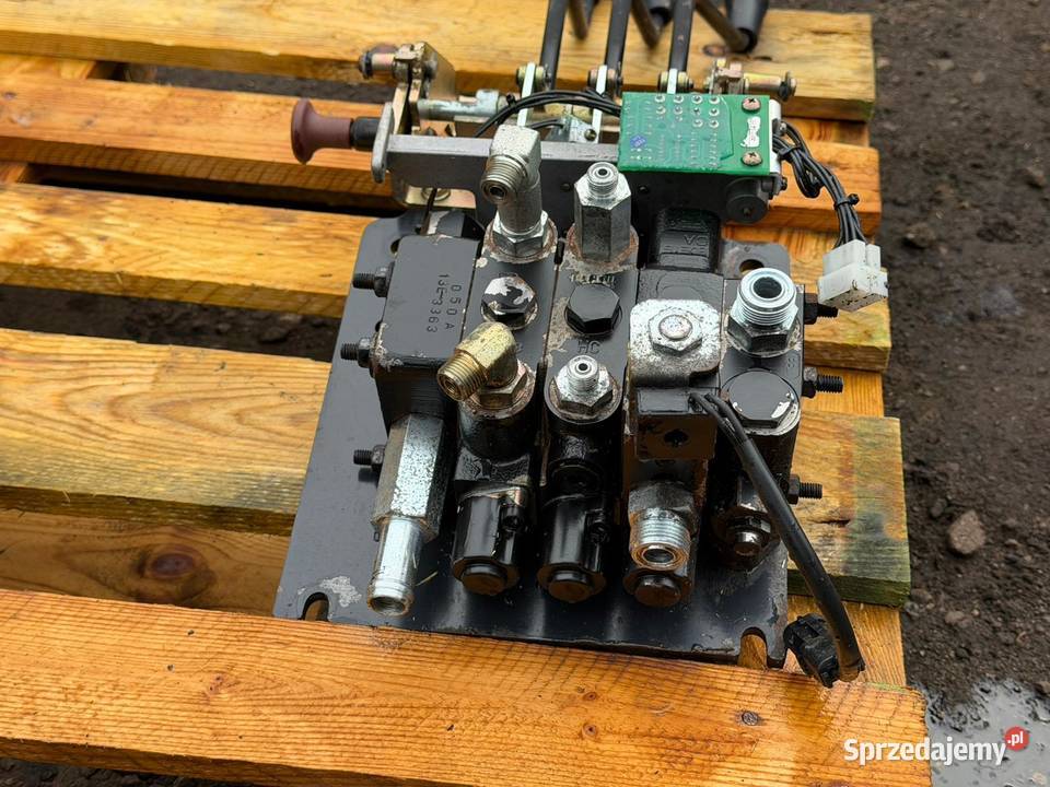 Rozdzielacz hydrauliczny trzysekcyjny DAWOO Układ kierowniczy