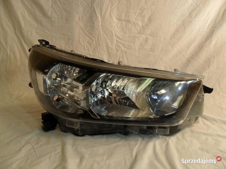 Toyota Hilux VIII 8 lift Reflektor prawy Przedni wielkopolskie Nowy Tomyśl
