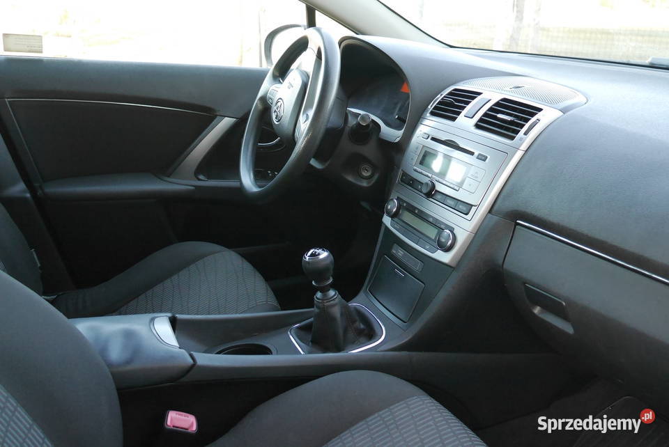 Toyota Avensis 2012 16 benzyna Polski salon centralny zamek Słomniki sprzedam