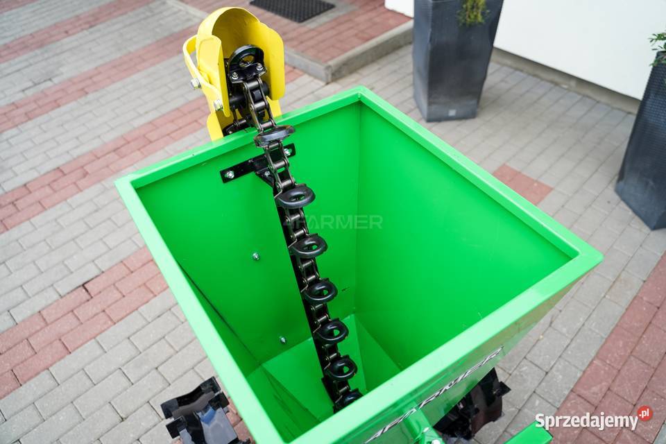 Sadzarka jednorzędowa do sadzenia roślin Tajęcina