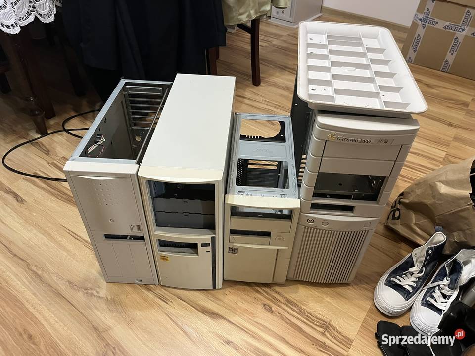 Stare obudowy komputerów PC retro vintage