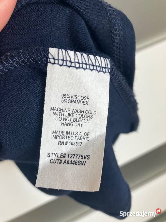 Nowa piękna granatowa bluzka Soprano USA wiskoza krótki Nisko