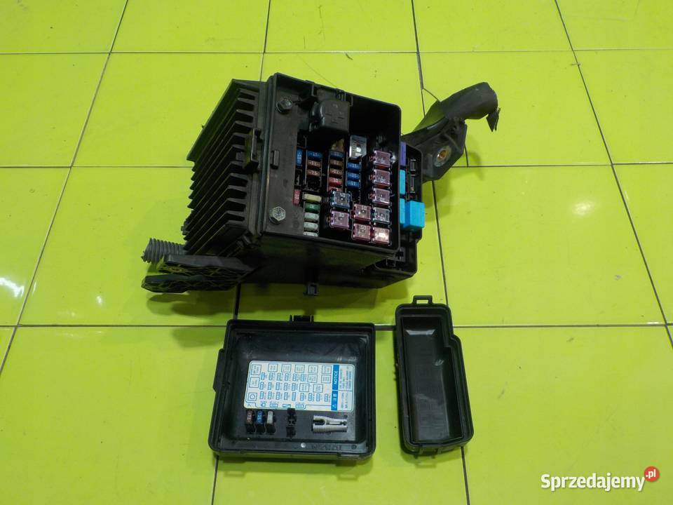 LEXUS RX300 II 30 B 04r skrzynka bezpiecznikow Suków