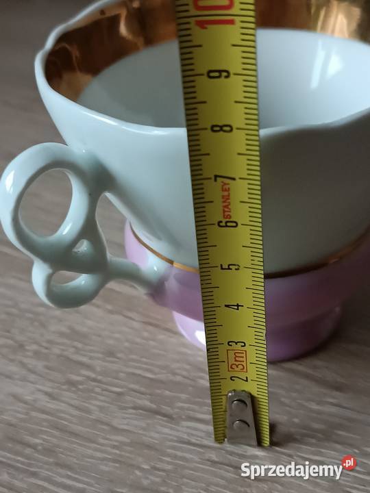 Różowa porcelanowa filiżanka na pamiątkę Gorlice