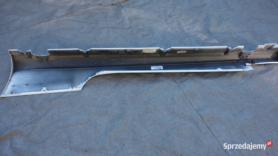 MERCEDES W205 AMG LISTWA PROGOWA PROG PRAWY