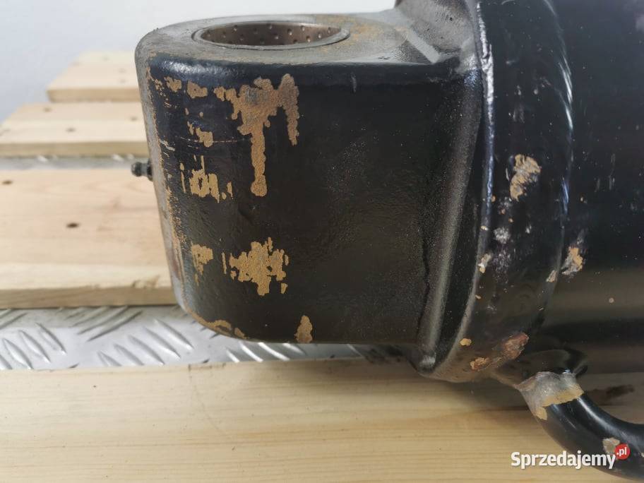 Siłownik wychyłu łyżki Manitou MLT 845 Wilkowo