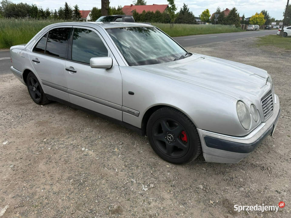 Mercedes E 200 gaz LPG zarejestrowany W210 Zbąszyń