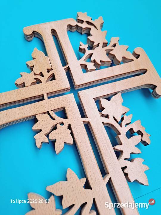 krzyż drewniany ręcznie wycinany z liśćmi Bydgoszcz