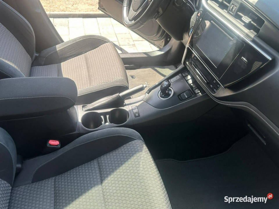 Toyota Auris Hybryda niski przebieg oryginalny nawigacja wielkopolskie