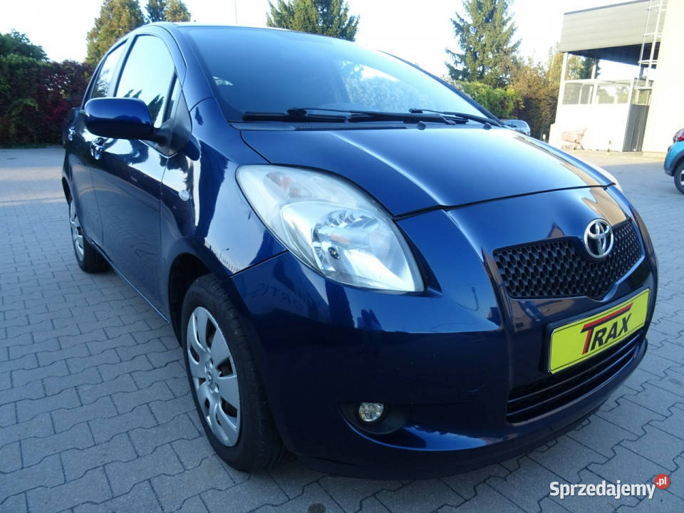 Toyota Yaris Niezawodna Toyota Yaris 13 z światła do jazdy dziennej Łódź