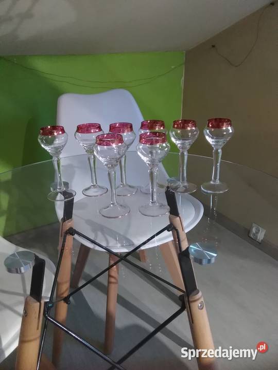 Sprzedam Kieliszki PRL Hortensja Osiem Sztuk