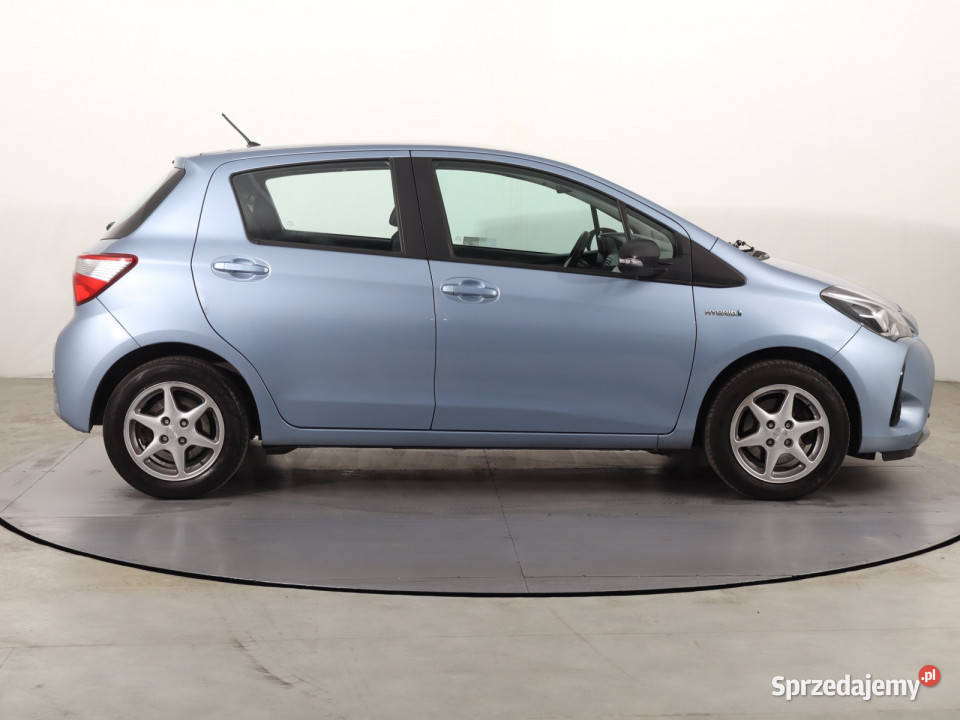 Toyota Yaris 15 Hybrid niebieski śląskie Katowice