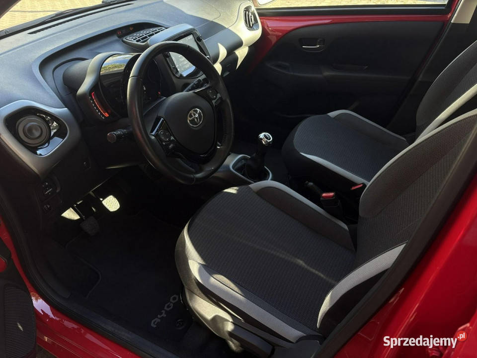 Toyota Aygo 10 VVTi 72 XPLAY TECH salon Polska centralny zamek Toyota Warszawa sprzedam
