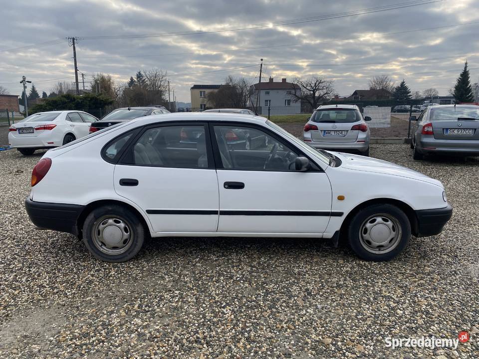 Toyota Corolla garażowany Paniówki sprzedam