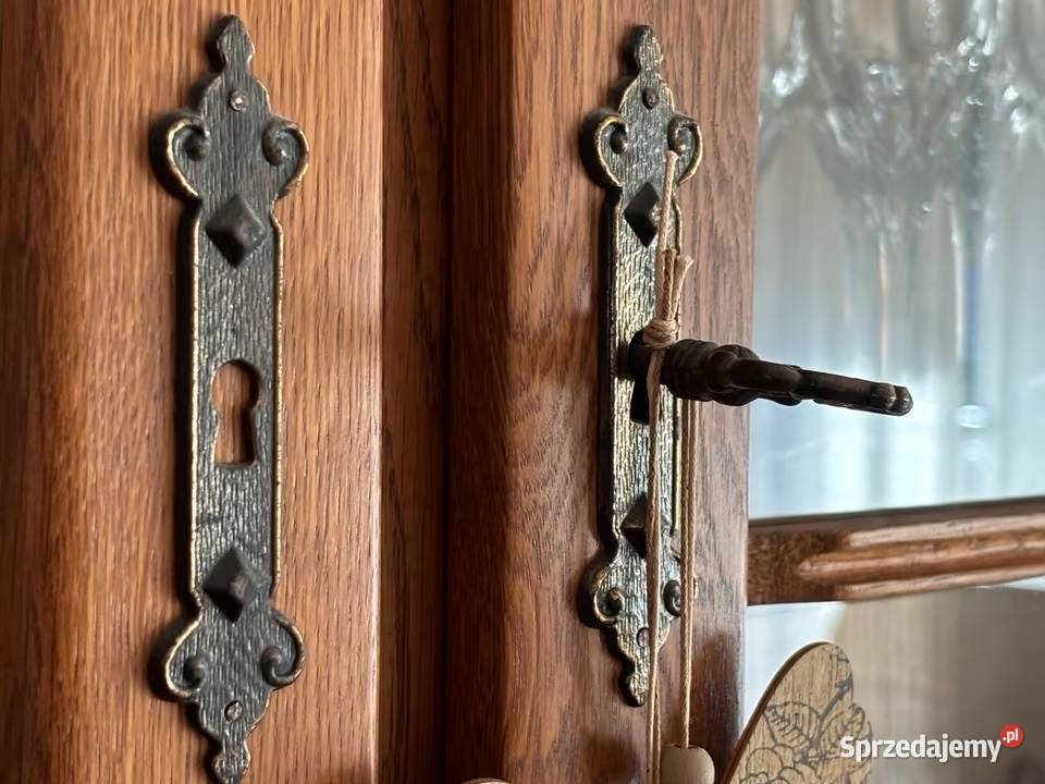 Komoda dębowa z witryną zawieszaną komoda Sypniewo