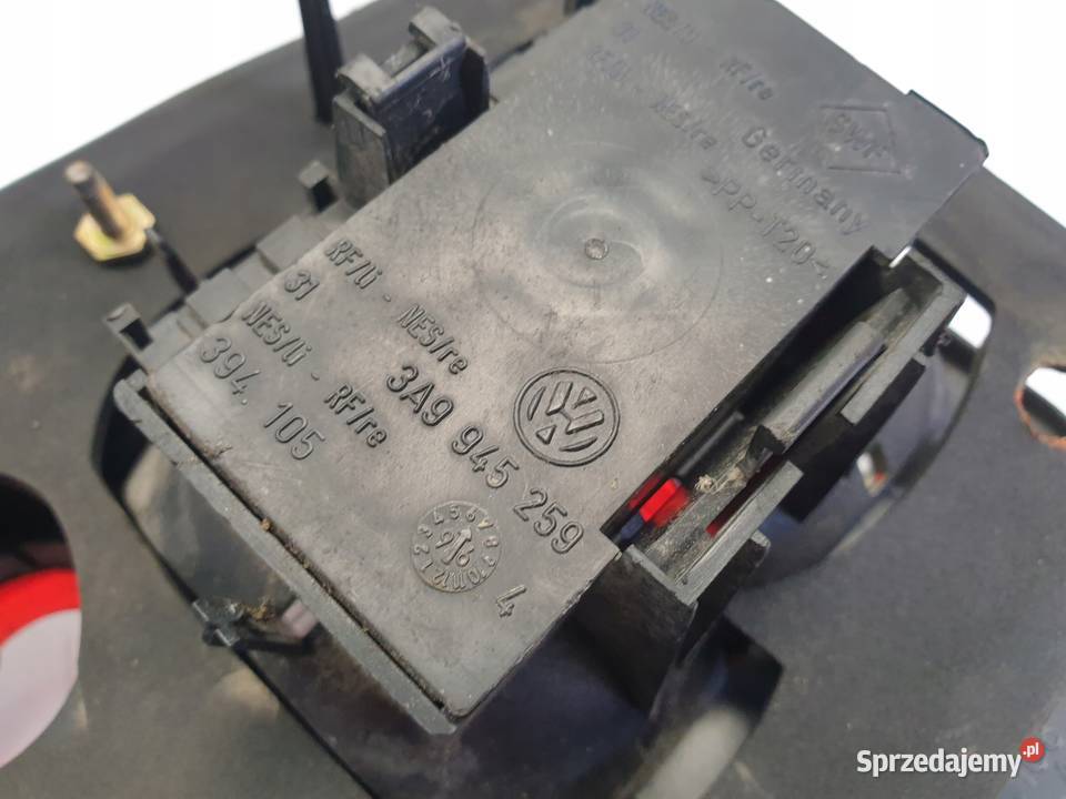 LAMPA Prawy VW Passat B4 sedan TYLNA tył Rudka