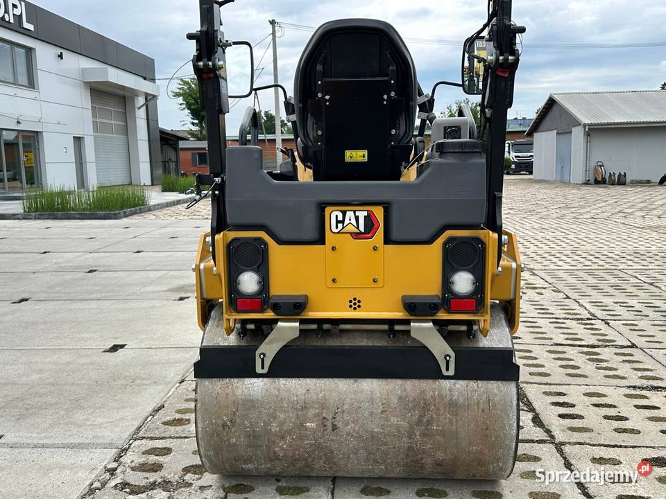 WALEC DROGOWY CATERPILLAR CB27 GC Tuliszków