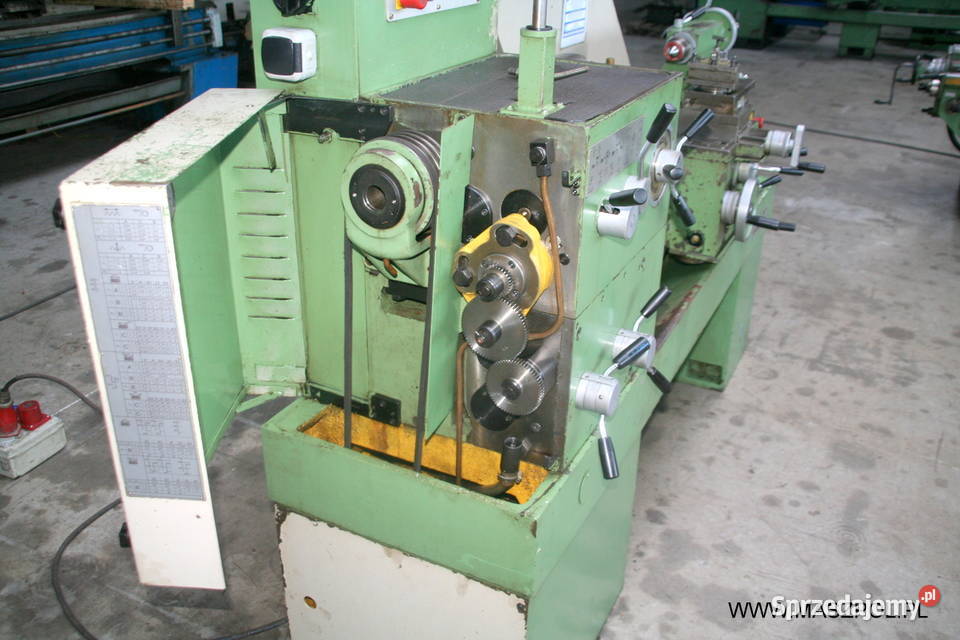 Tokarka uniwersalna TUM 35 D1 x 800 FAMOT Produkcja Głowno
