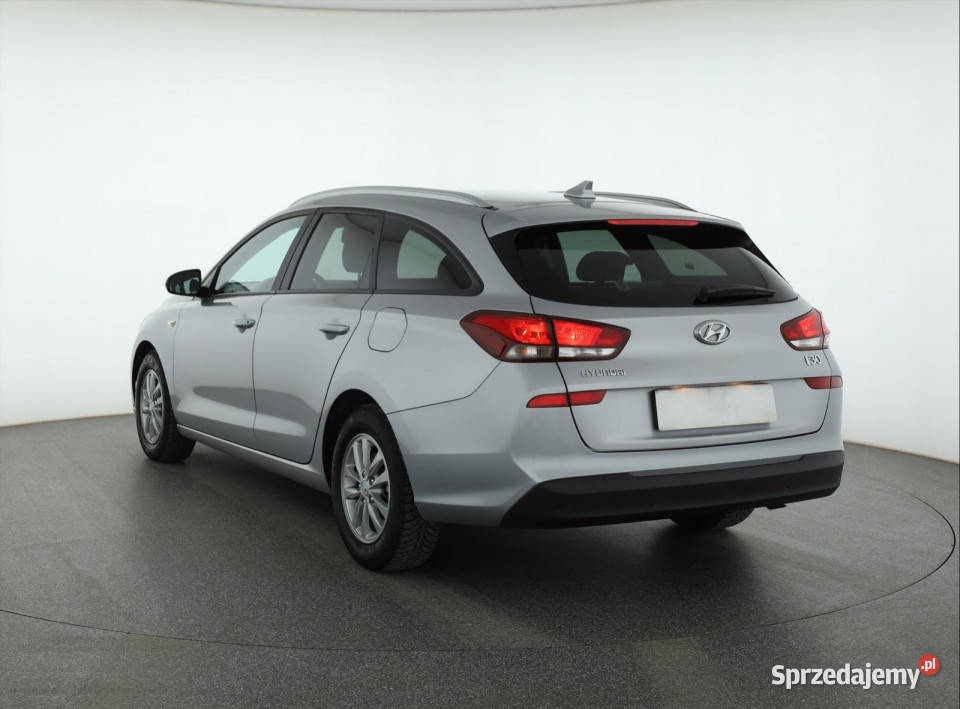 Hyundai i30 15 DPI benzyna sprzedam