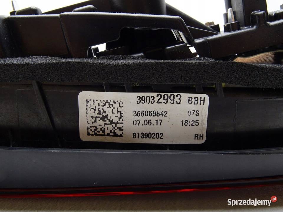 LAMPA PRAWA PRAWY TYŁ TYLNA W KLAPE OPEL ASTRA V Lampy przednie