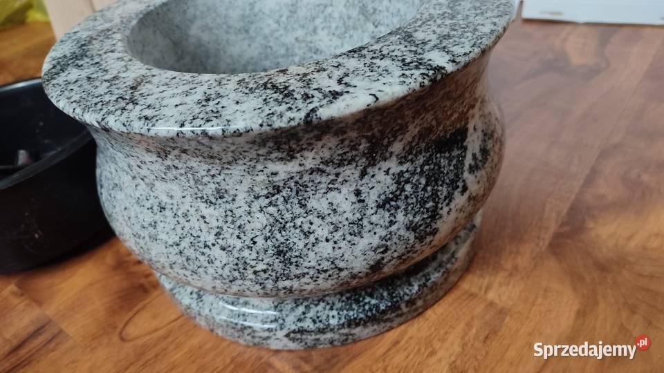 misa granitowa nagrobna donica na cmentarz Zawiercie