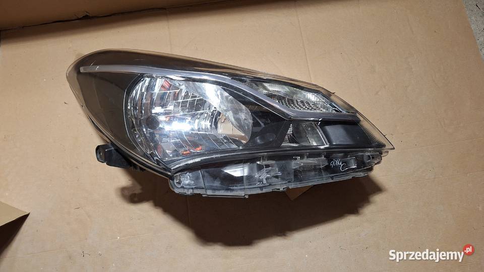 Lampa prawa przód Toyota Yaris III 3 Lift zwykła prawe Brzesko