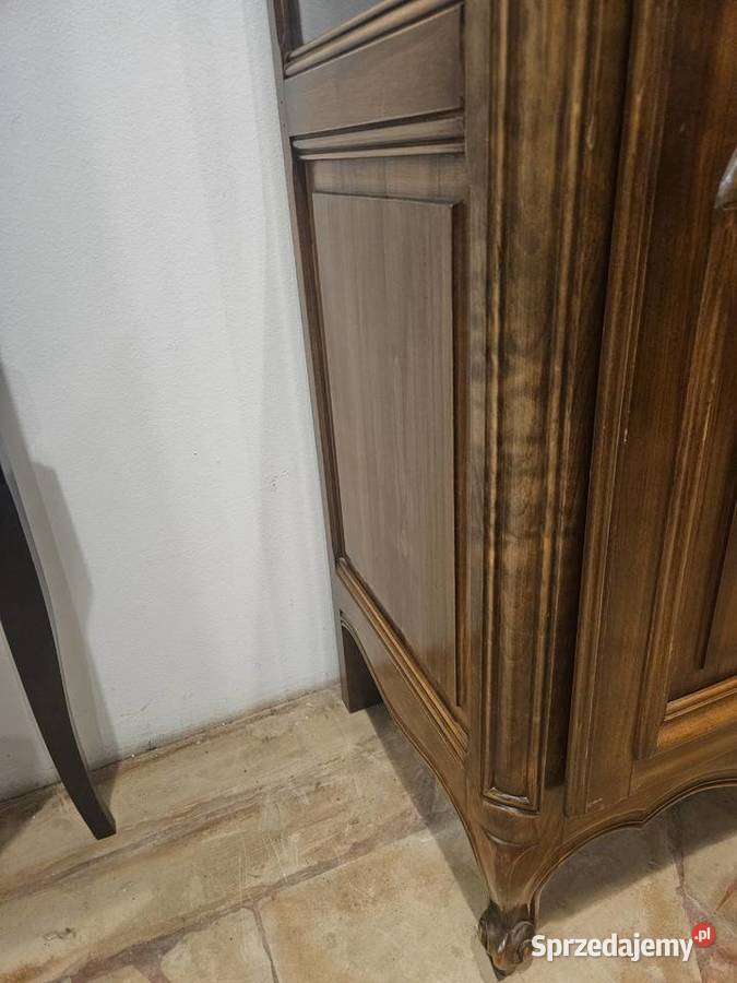 Stylowa witryna orzechowa przeszklona Lublin