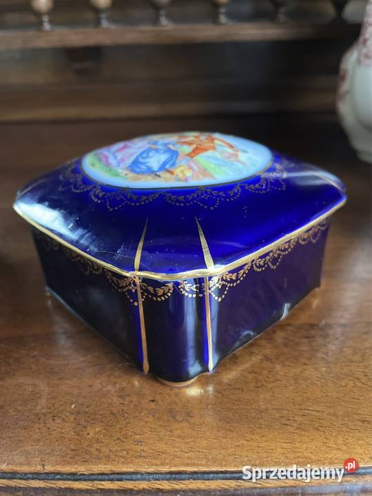 Puzderko szkatułka z dekorem Miłości wiedeńskiej Porcelana i szkło