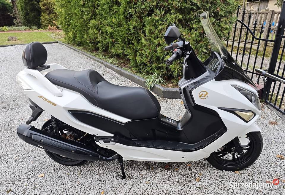 Skuter Daelim S300 2016r 11 Wtrysk LED Biała Rok produkcji 2016 Łask sprzedam