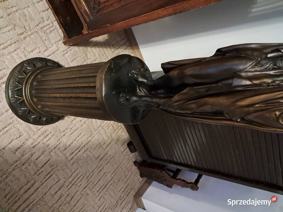 Posąg figura kobieta rzeźba statocie