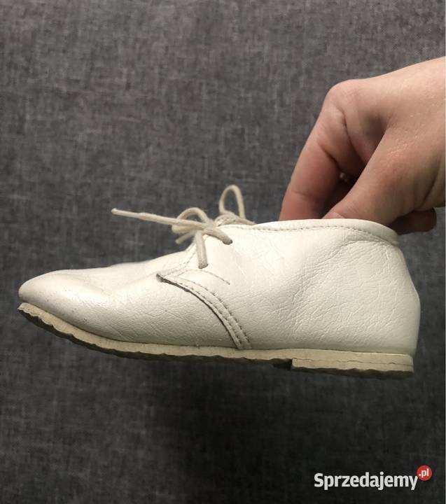 Kremowe buciki dziewczynki do chrztu wielkopolskie Kłodawa