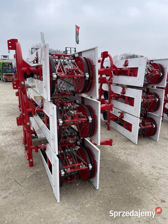 Zgrabiarka pasowa Taret do siana Transport Grajewo