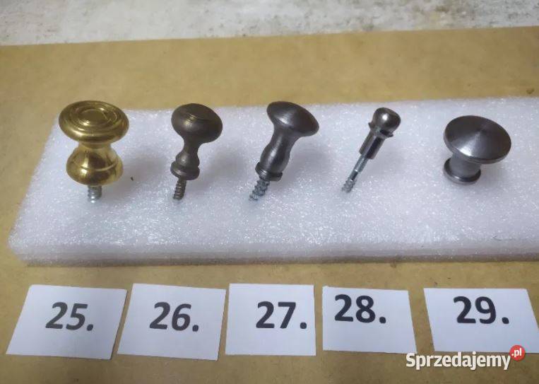 Okucia zabytkowe gałkizawiasy narożniki koniki Paterek