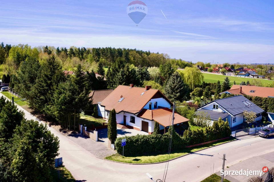 Dom z krytym basenem i pięknym ogrodem Kunice