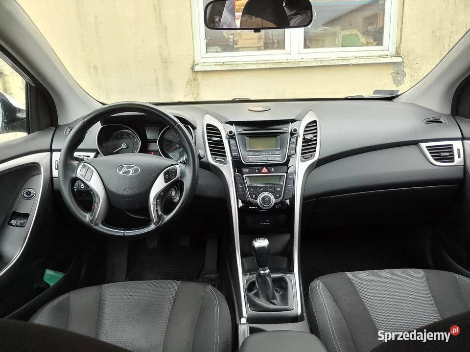 Hyundai i30 16 beznyna biały doskonały stan 2016 nieuszkodzony sprzedam