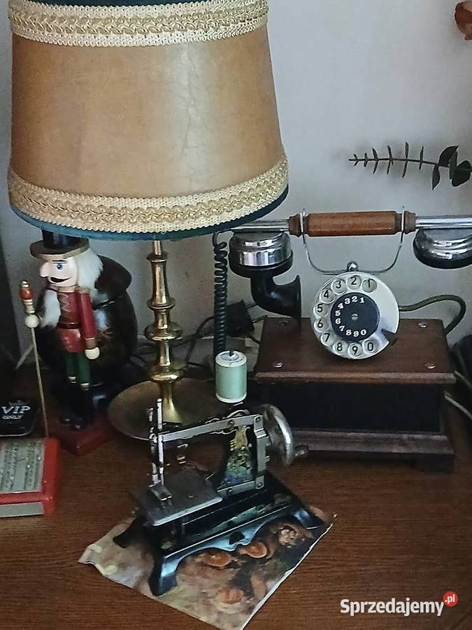 Zabytkowa miniaturowa maszyna do szycia