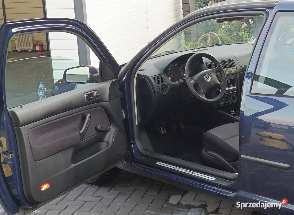 Volkswagen Golf 4 16 benzyna manualna Golf Zdzieszowice