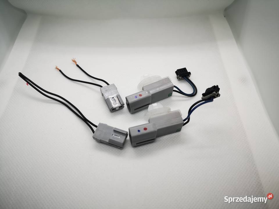 Wtyczka i kostka lampy tylnej LED w klapia Warszawa