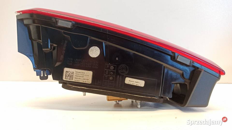SKODA KODIAQ LAMPA LEWY TYŁ W KLAPE 565945307E osobowe