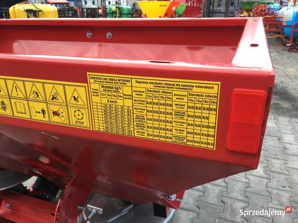 Rozsiewacz nawozu 600L TYTAN STRUMYK Dexwal Nisko