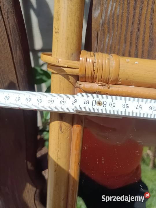 Lustro w bambusowej ramie z rattanową półką